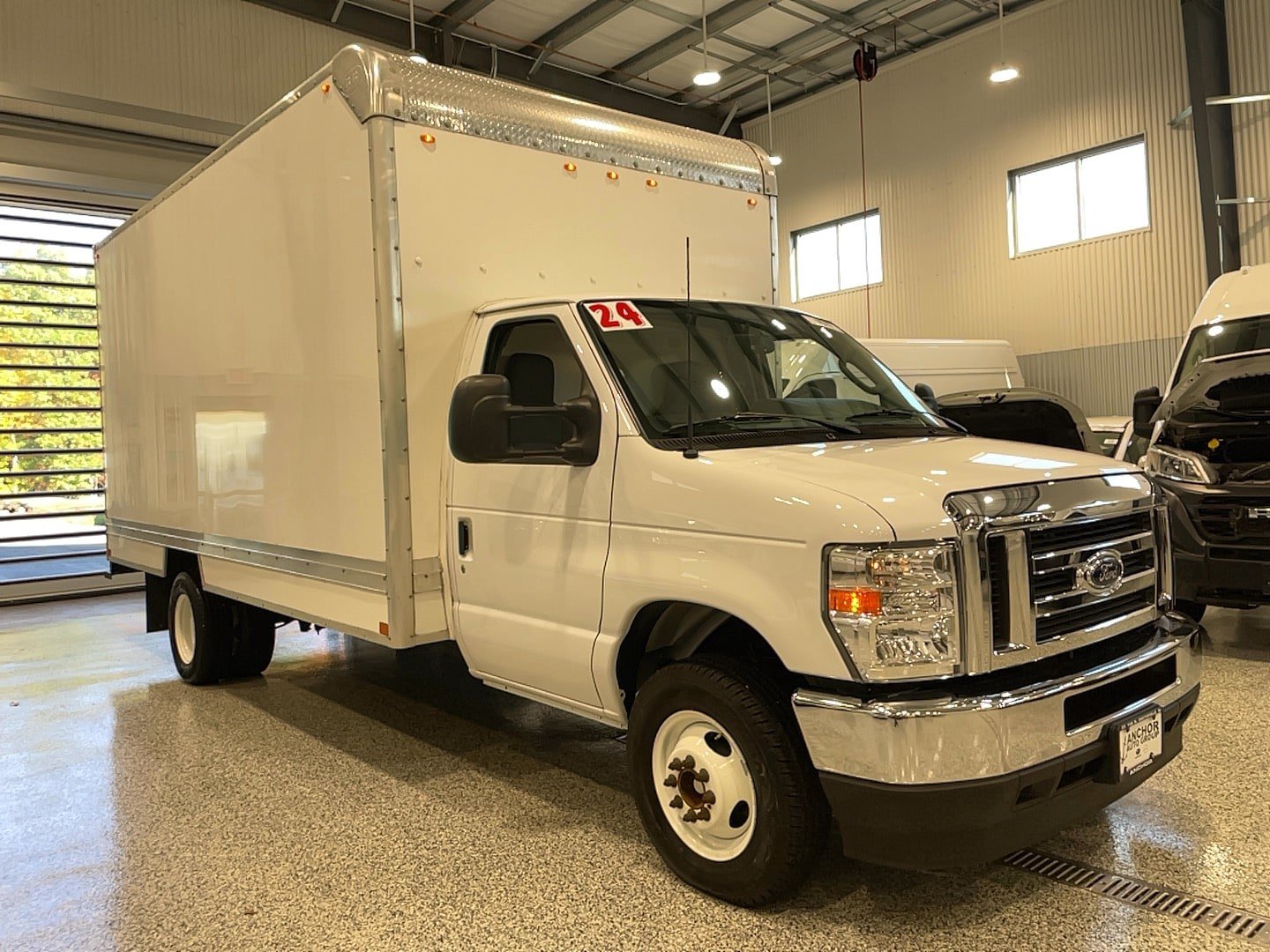 Used 2024 Ford E-450 and Econoline 450 Super Duty w/ Power Windows & Locks Group RWD image 1
