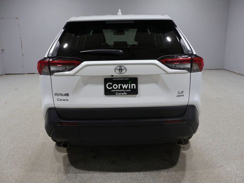 Used 2023 Toyota RAV4 LE AWD/4WD image 3