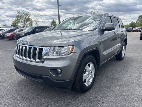Used 2012 Jeep Grand Cherokee Laredo w/ Laredo E Group AWD/4WD image 2