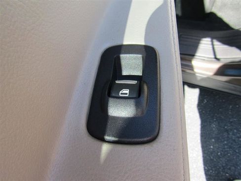 Used 2015 Ford Explorer XLT w/ Equipment Group 202A image 28