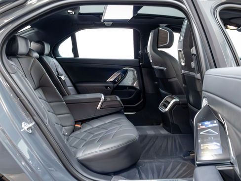 Used 2023 BMW 760i xDrive AWD/4WD image 30