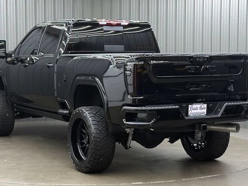 Used 2026 GMC Sierra 3500 Denali Ultimate AWD/4WD image 3