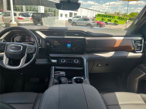 Used 2025 GMC Sierra 1500 Denali w/ Denali Reserve Package AWD/4WD image 9