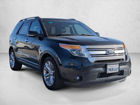 Used 2013 Ford Explorer XLT image 3