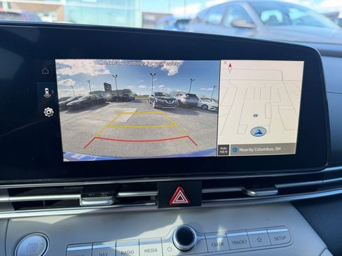 Used 2025 Hyundai Elantra Limited image 11