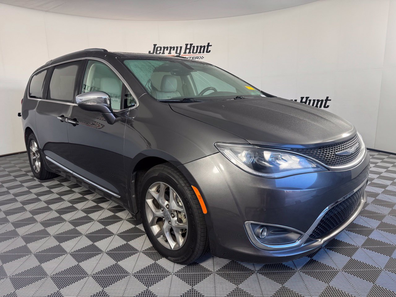 Used 2017 Chrysler Pacifica Limited FWD image 6