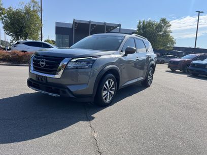 Used 2023 Nissan Pathfinder SL