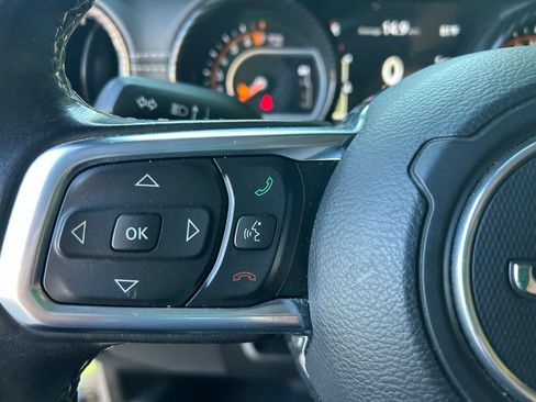 Used 2020 Jeep Gladiator Overland AWD/4WD image 18