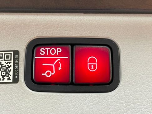 Used 2023 Mercedes-Benz EQS 580 4MATIC SUV image 22