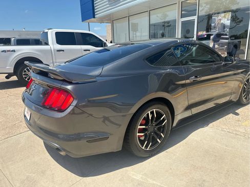 Used 2017 Ford Mustang Coupe RWD image 19