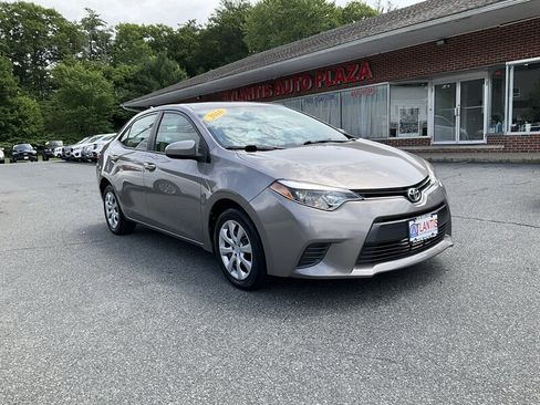 Used 2016 Toyota Corolla LE FWD image 3