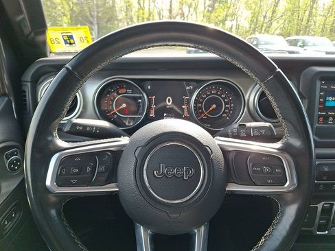 Used 2019 Jeep Wrangler Unlimited Sahara AWD/4WD image 18