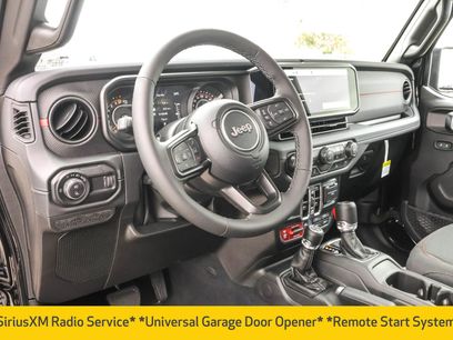 New 2025 Jeep Gladiator Rubicon w/ Convenience Group