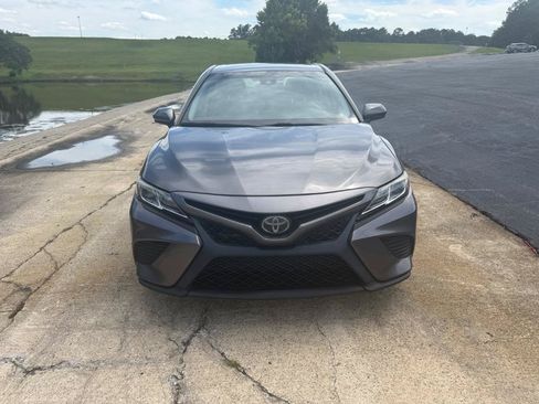 Used 2019 Toyota Camry SE FWD image 4