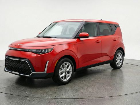 Used 2025 Kia Soul LX w/ LX Technology Package image 3