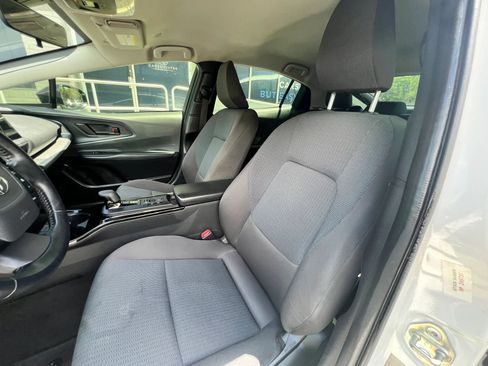 Used 2024 Toyota Prius LE FWD image 18
