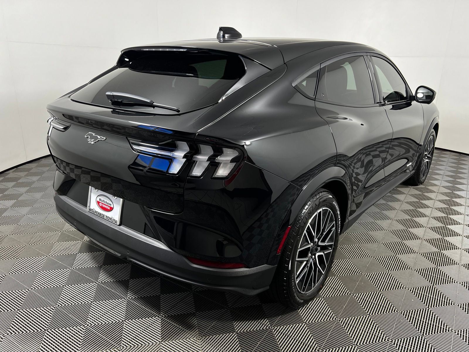 Used 2025 Ford Mustang Mach-E Premium RWD image 5