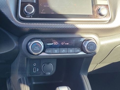 Used 2019 Nissan Kicks SV image 28