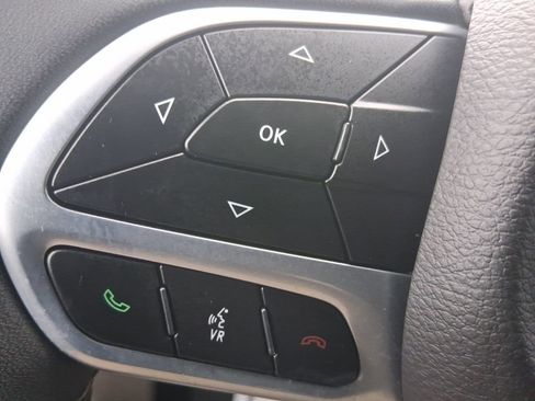 Used 2024 Chrysler Pacifica Touring-L image 23