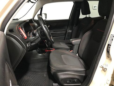 Used 2016 Jeep Renegade Trailhawk image 11