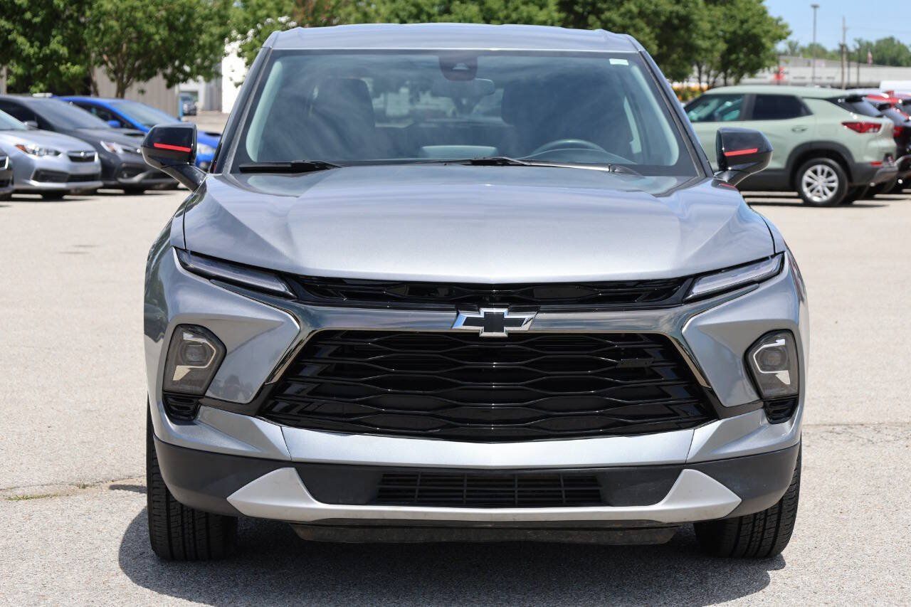 Used 2025 Chevrolet Blazer LT w/ Redline Edition AWD/4WD image 2