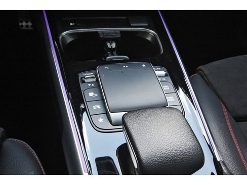 Used 2023 Mercedes-Benz GLB 250 image 23