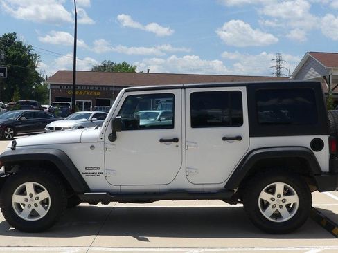 Used 2014 Jeep Wrangler Unlimited Sport w/ Quick Order Package 24S AWD/4WD image 2