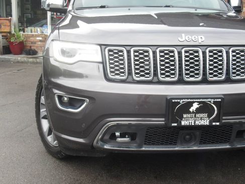 Used 2018 Jeep Grand Cherokee Overland AWD/4WD image 3