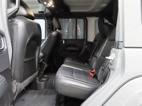 Used 2022 Jeep Wrangler Unlimited Sahara w/ LED Lighting Group image 10