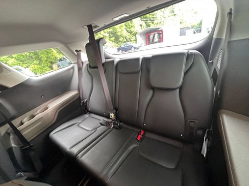 Used 2026 Kia Carnival FWD image 28