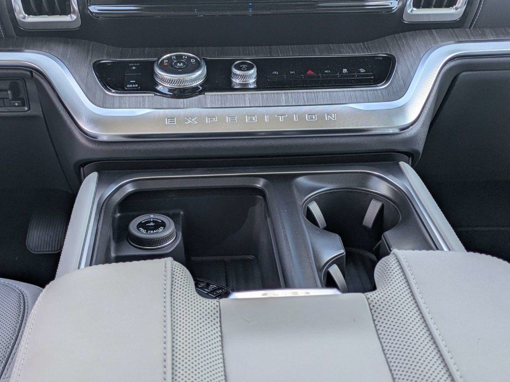 New 2026 Ford Expedition Platinum w/ Platinum Ultimate Package AWD/4WD image 46