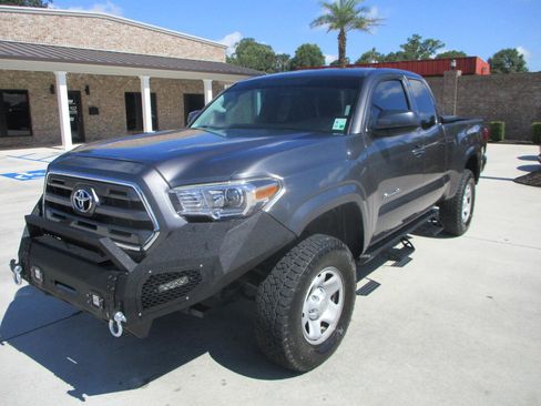 Used 2017 Toyota Tacoma SR5 AWD/4WD image 28