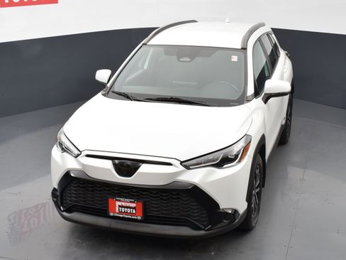 Used 2024 Toyota Corolla Cross AWD Hybrid image 24