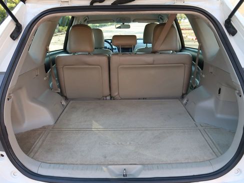 Used 2014 Toyota Prius V Two image 19