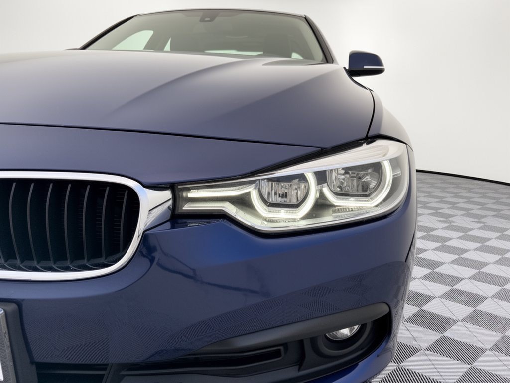 Used 2018 BMW 320i xDrive Sedan w/ Premium Package AWD/4WD image 10