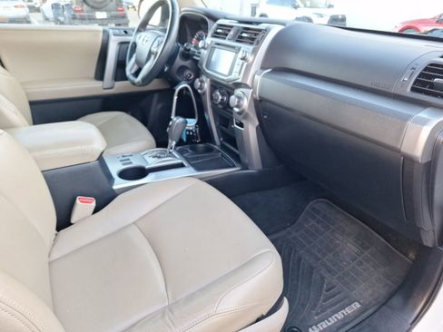 Used 2014 Toyota 4Runner SR5 image 32