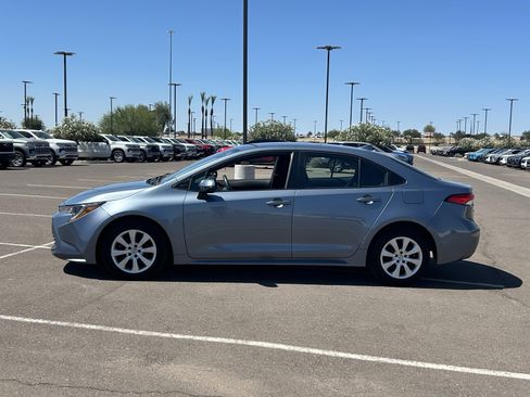 Used 2023 Toyota Corolla LE FWD image 2