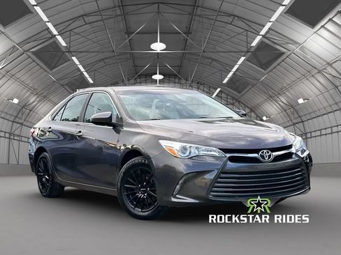 Used 2016 Toyota Camry LE FWD image 2