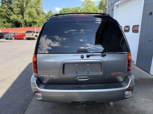 Used 2006 GMC Envoy XL SLT AWD/4WD image 5