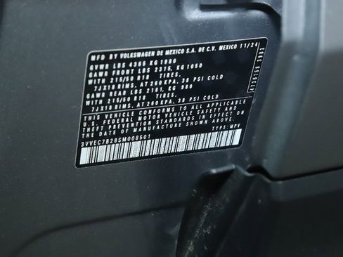 Used 2025 Volkswagen Taos SE image 21