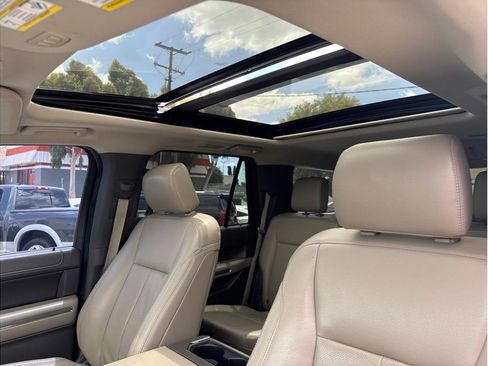 Used 2020 Ford Expedition XLT w/ Equipment Group 202A AWD/4WD image 17