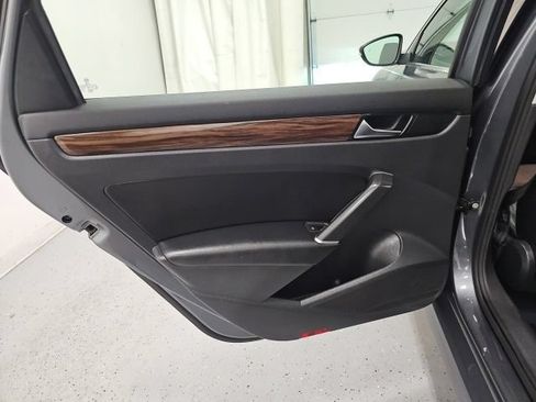 Used 2020 Volkswagen Passat 2.0T SEL FWD image 27