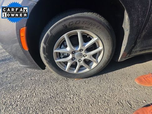 Used 2023 Chrysler Pacifica Touring-L image 10