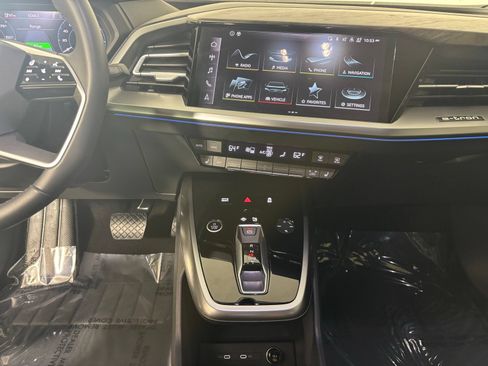 Certified 2025 Audi Q4 e-tron Premium Plus w/ Premium Plus AWD/4WD image 15