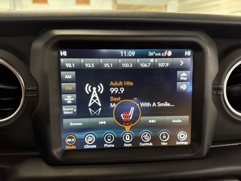 Used 2021 Jeep Wrangler Unlimited Sahara w/ Cold Weather Group image 17