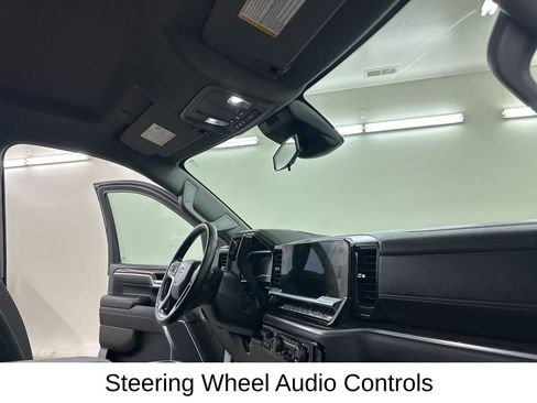 Used 2025 Chevrolet Silverado 1500 LT image 19