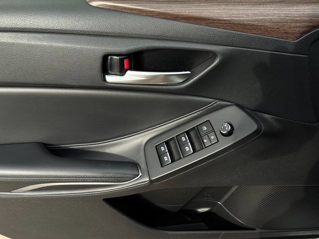 Used 2020 Toyota Avalon XLE w/ Preferred Accessory Package FWD image 12
