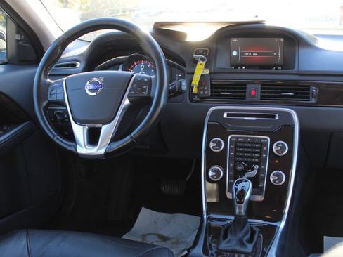 Used 2016 Volvo XC70 T5 Premier w/ Proximity Package image 11