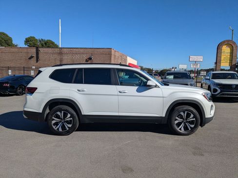 New 2026 Volkswagen Atlas SE image 2