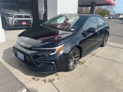 Used 2025 Toyota Corolla SE image 2